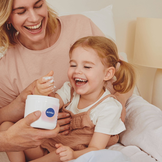 Nivea Family Care lekki krem nawilżający do twarzy ciała i dłoni 450ml