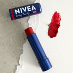 Nivea Caring Beauty pielęgnująca pomadka do ust 3w1 Red 4.8g